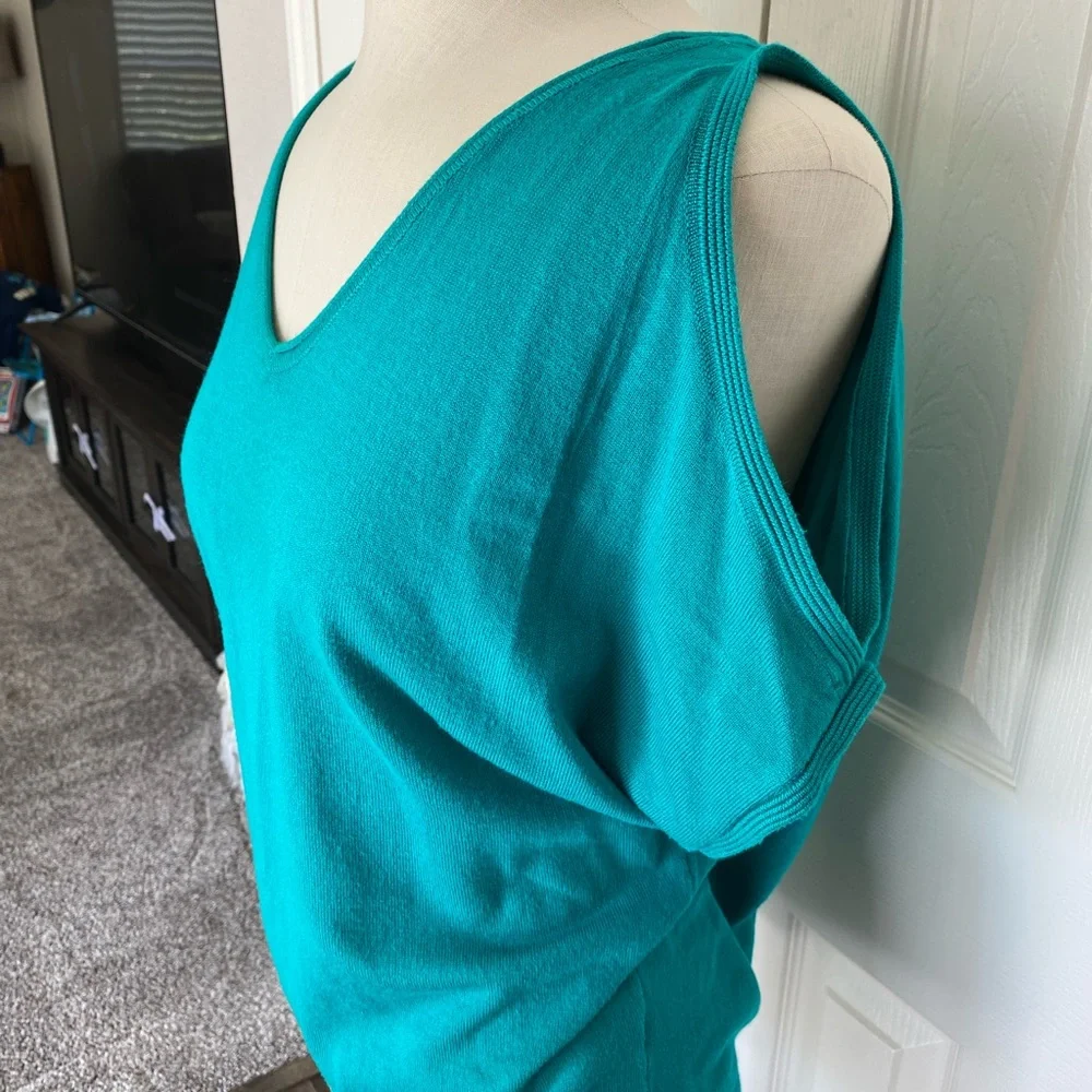 Real Cold Shoulder Top - Picture 1 of 5